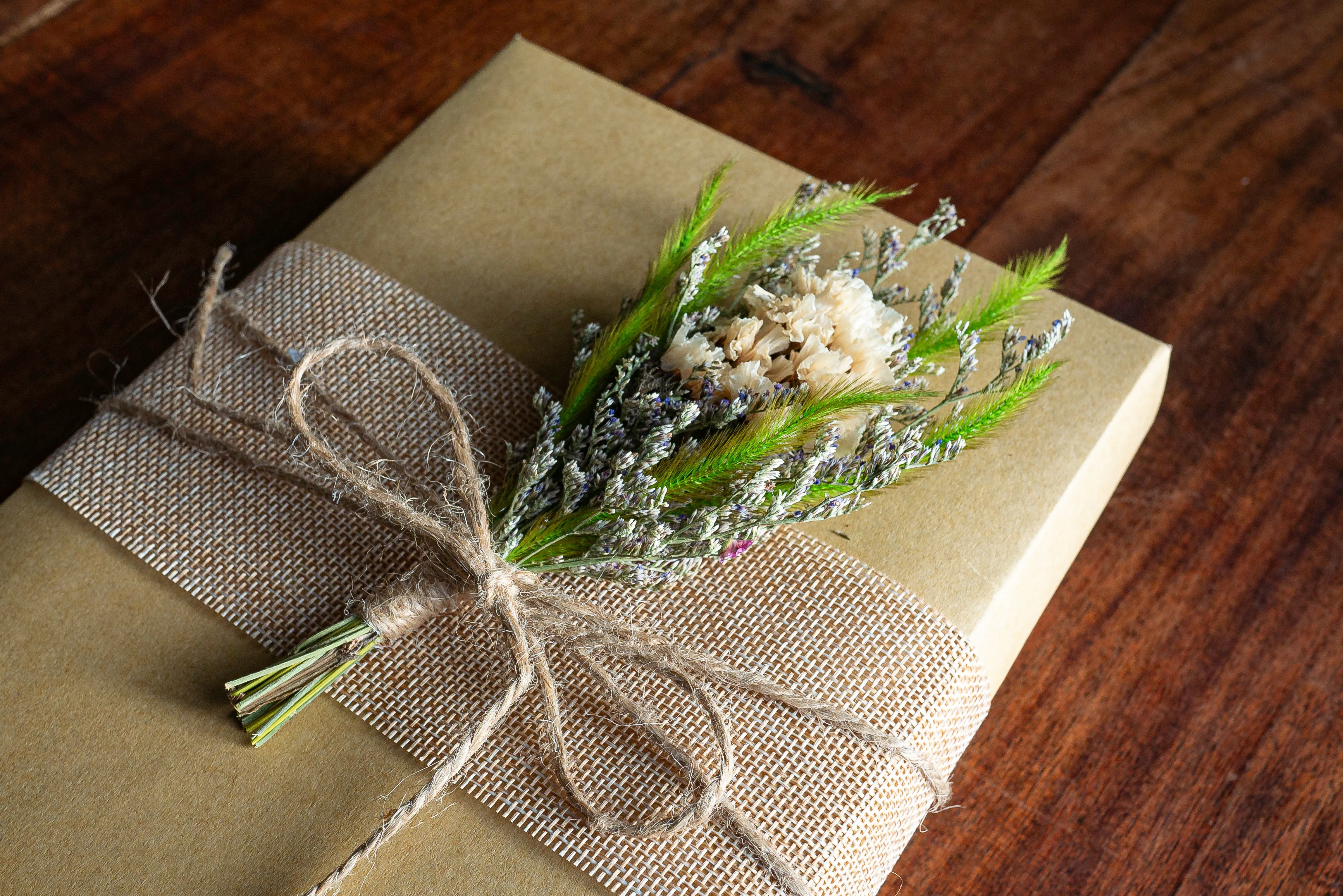 CCcollections Gift Boxes with Dried Flowers | Unique Gift Wrapping Ideas