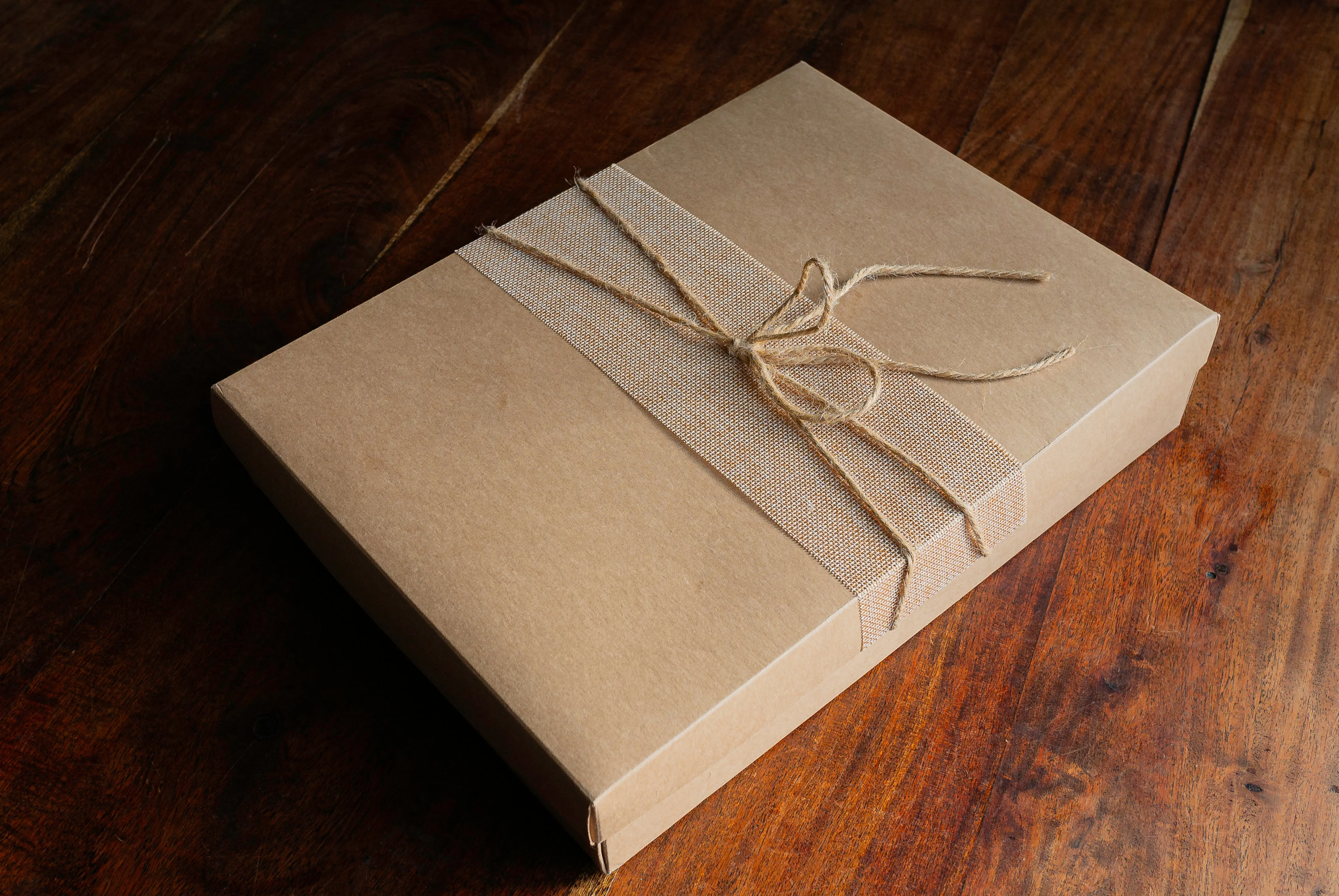 CCcollections Gift Boxes with Dried Flowers | Unique Gift Wrapping Ideas