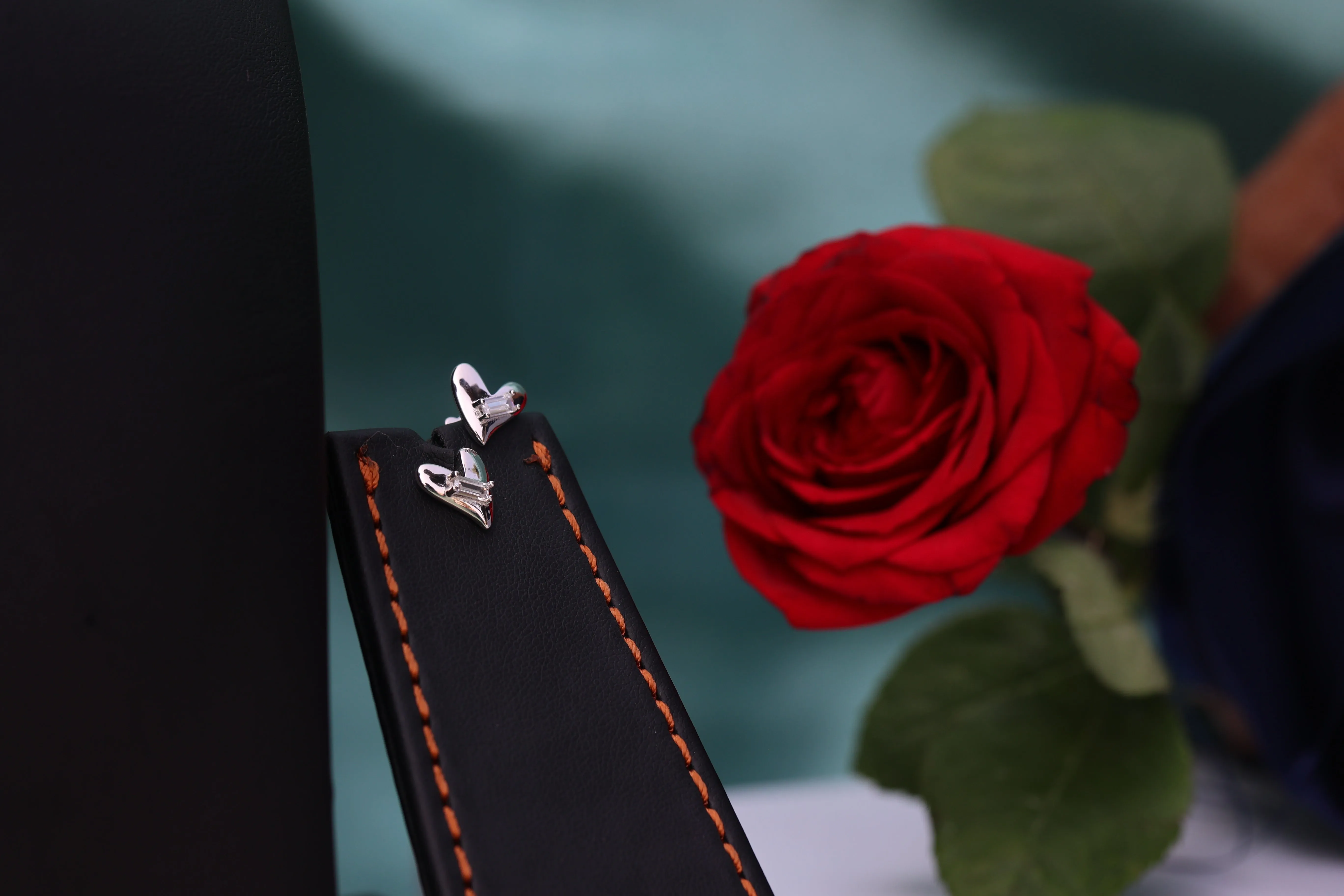 Silver stone heart studs earrings