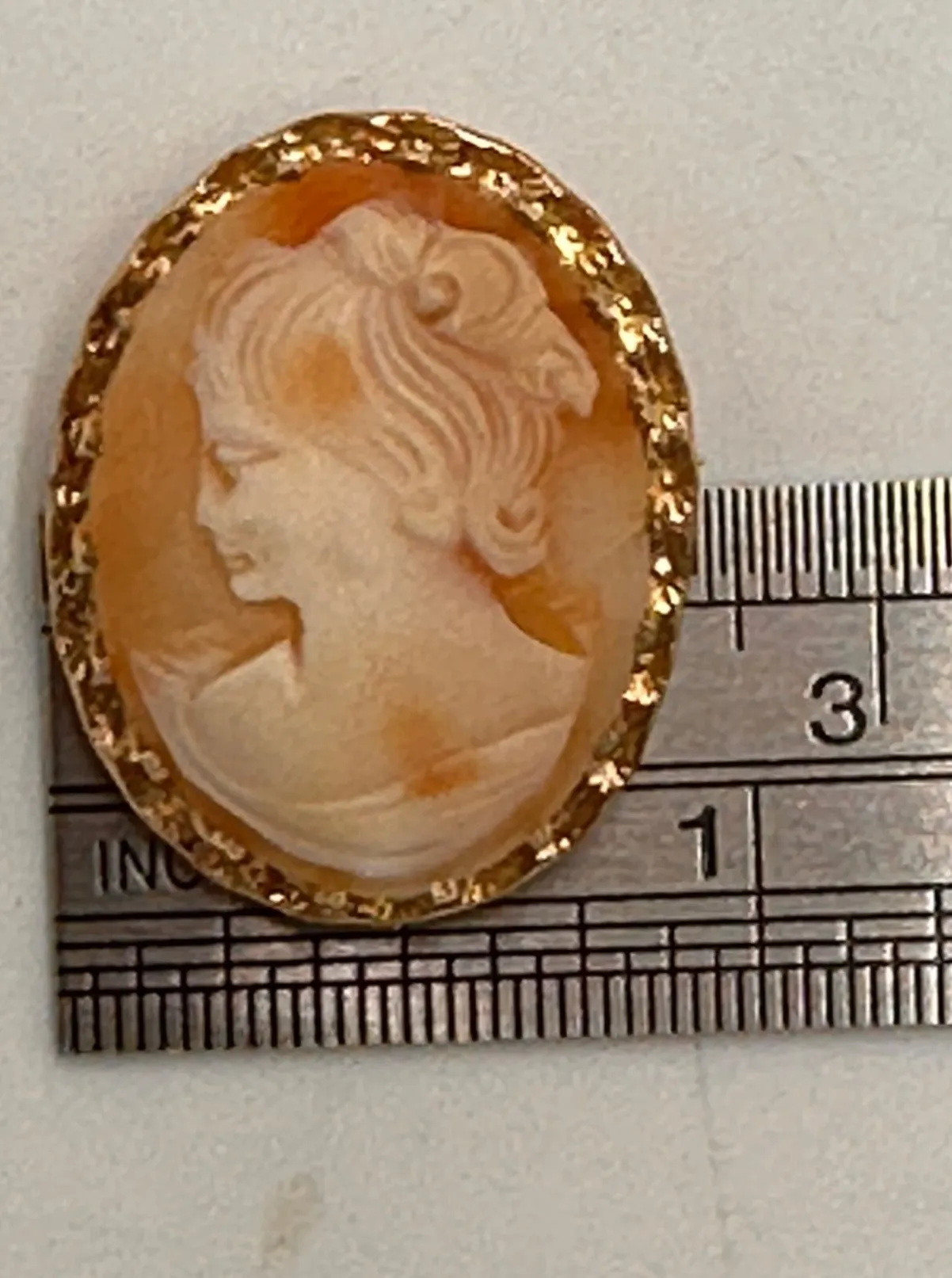 Timeless Gold-Tone Shell Cameo Brooch - Elegant Sustainability